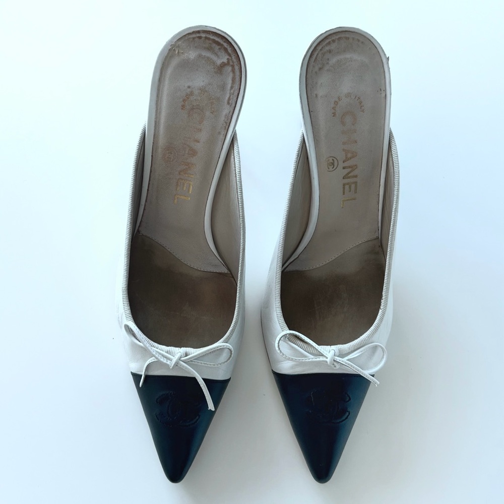 Chanel Women's White and Black Pointed Kitten Heels